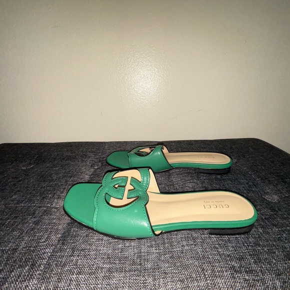 WOMEN'S INTERLOCKING G CUT-OUT SLIDE SANDAL Size 8 - Picture 2 of 4